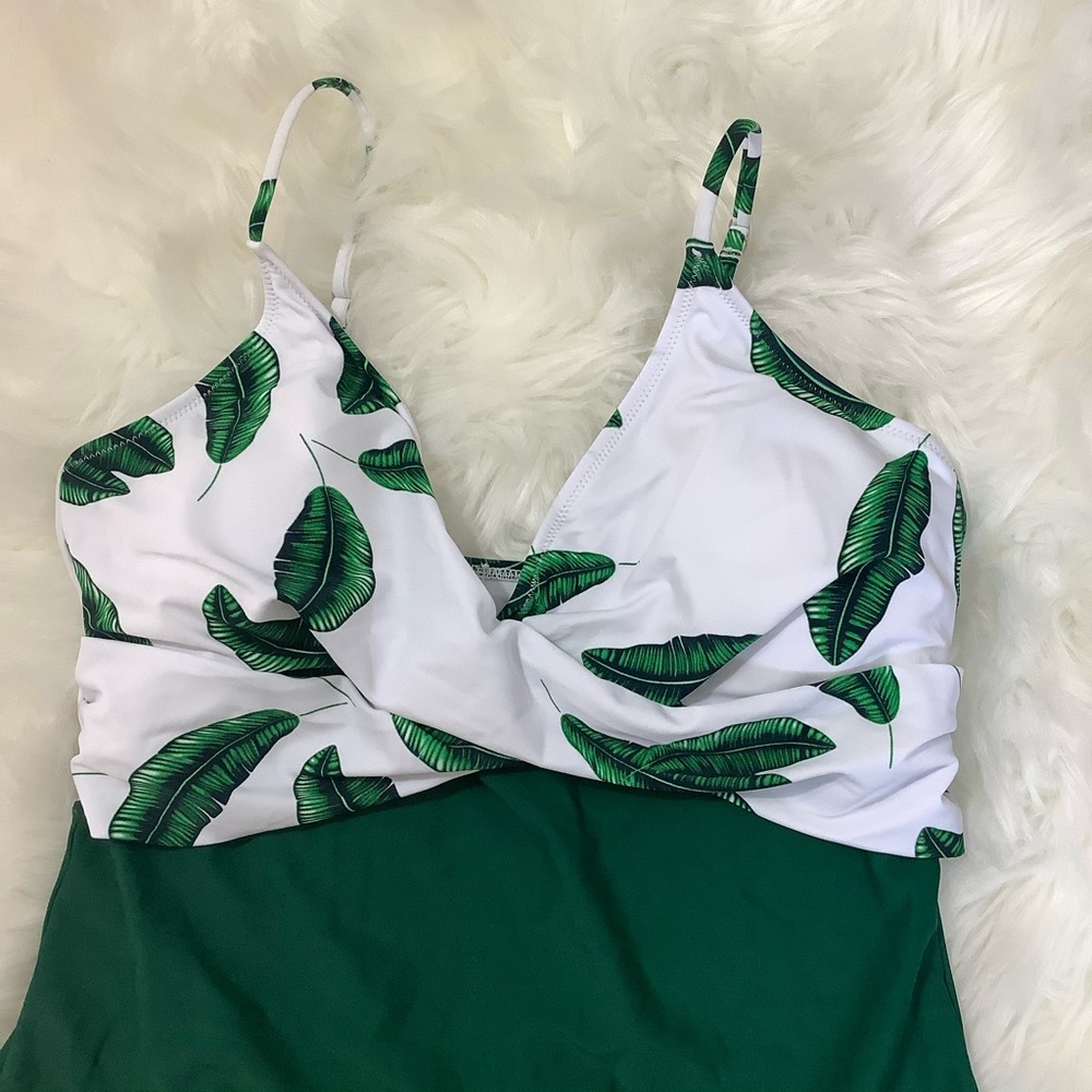 NEW Green Banana Leaf Twist-Front One-Piece Swimsuit Size XL - Picture 12 of 13